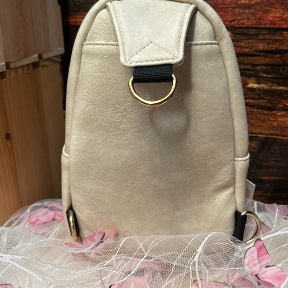 Kedzie Shell Sunset Sling Purse - Picture 5 of 5